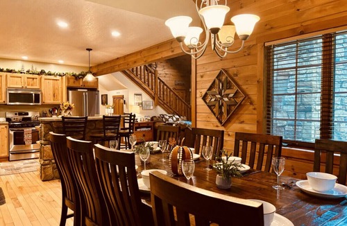 Confluence Cabin | Autumn Escape Forest Creek Lodge Sleeps 10, 3BR 2BA · Hot Tub Fire Pit Fireplace