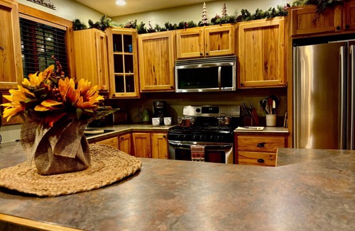 Confluence Cabin | Autumn Escape Forest Creek Lodge Sleeps 10, 3BR 2BA · Hot Tub Fire Pit Fireplace