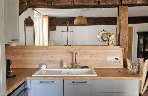 Bourges Apartment | Aux 3 Maillets 1. Beautiful apartment in a 16th-century house.