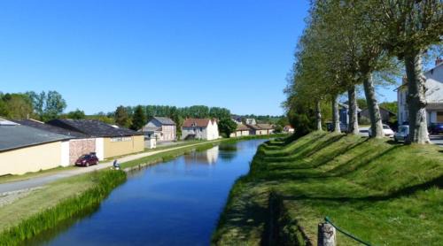 Vallon-en-Sully Bed & Breakfast | Aux baboteurs GDF