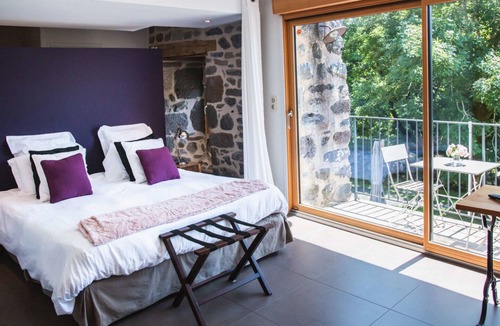 Laguiole Hotel | Aux Caprices d'Aubrac