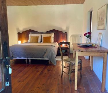 Plazac Bed & Breakfast | Aux Deux Lys