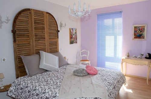 Saint-Laurent-de-Chamousset Bed & Breakfast | Aux Pierres Magiques