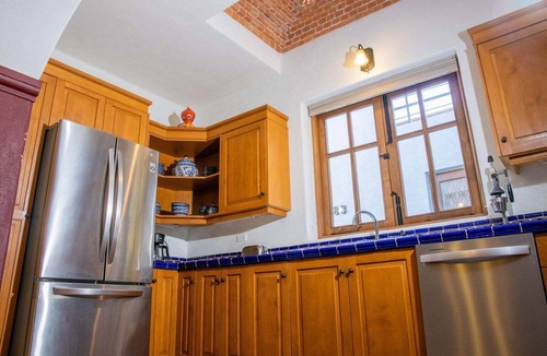 Nopolo House | AV78 | Mountain Views | Community Pool | Rooftop Tower!