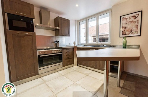Dormans House | AVA House - DORMANS
