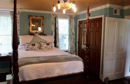 Bardstown House | Availability for Kentucky Bourbon Festival 2026!