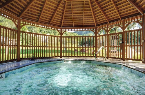 Hancock Apartment | Available February 17-21 2025. Sleep 8 - 2-bed apt on Jiminy Peak. Ski in/out!