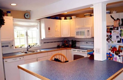 Madison House | AVAILABLE JULY/AUGUST & other Charming 2 bedroom bungalow 1 block to the beach.