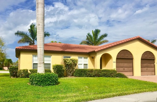 Big Cypress Golf and Country Club Villa | AVAILABLE THANKSGIVING & CHRISTMAS!! Enjoy Florida Comfort in Renovated Villa