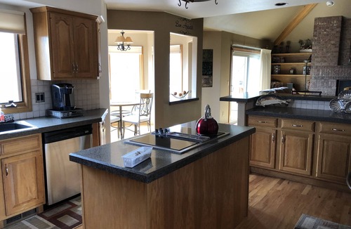 Mountain Shadows House | Available USAFA Parent’s Weekend Spacious 4 King Beds 5 Bedrooms Views!