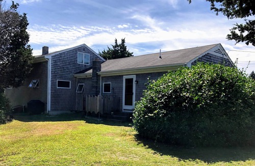 East Orleans House | AVAILABLE WEEK OF AUGUST 23! Renovated private & spacious Orleans 3B-2B.