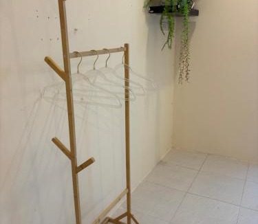 Khlong Thom Hostel | Avalil Hometel เอวาลิลโฮมเทล