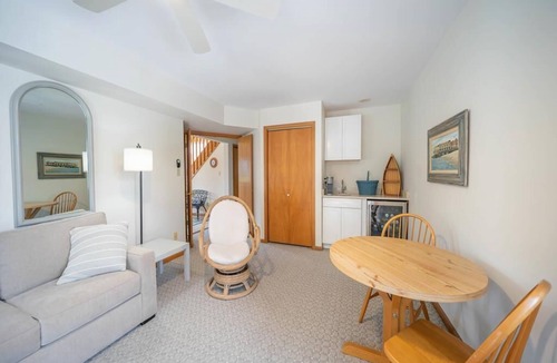 Avalon House | Avalon Beach Block 4 bedrooms & Den, PET FRIENDLY Sleeps 12