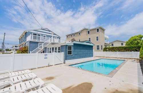 Avalon Condo | Avalon BEACH BLOCK with a POOL: 1 Bedroom