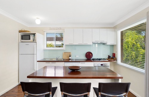 Avalon Beach Apartment | Avalon Beach Break is a Romantic airconditioned getaway100 meters to the beach!