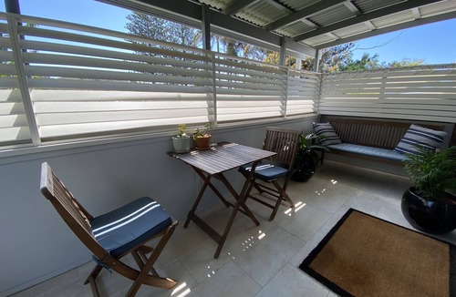 Avalon Beach Apartment | Avalon Beach Break is a Romantic airconditioned getaway100 meters to the beach!