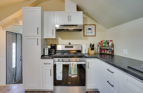 Avalon Cottage | Avalon Cottage < Half-Mi to Beaches & Crescent Ave