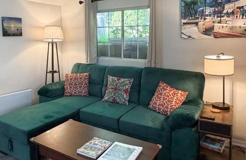 Avalon House | Avalon Cottage < Half-Mi to Beaches & Crescent Ave