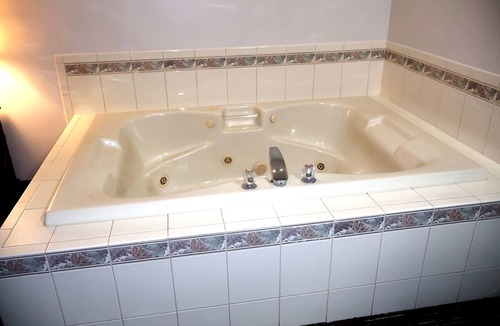 Chippewa Falls Hotel | Avalon Hotel & Conference Center