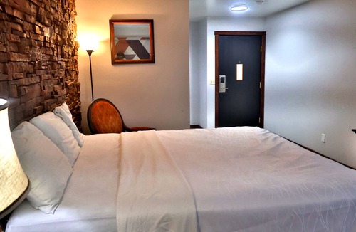 Chippewa Falls Hotel | Avalon Hotel & Conference Center