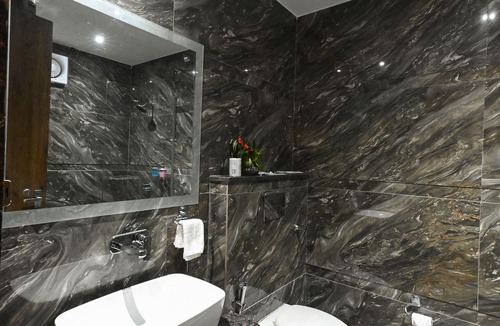 Agra Hotel | Avalon Palms Agra