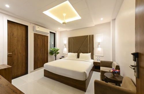 Agra Hotel | Avalon Palms Agra