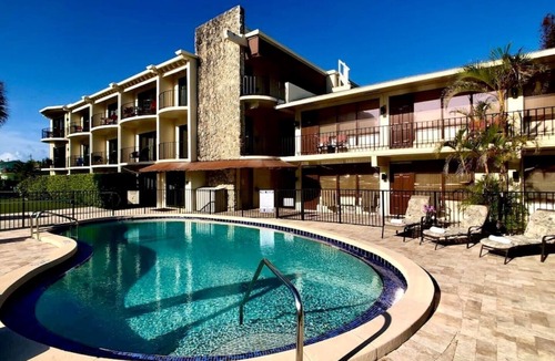 Survey Creek House | Avalon Resort (Balcony Studio B3)
