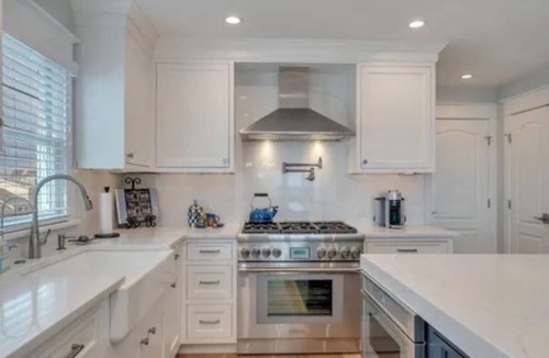 Avalon House | Avalon sunsets on the bay in this beautiful five-bedroom waterfront townhome.