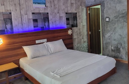 Vaadhoo House | Avanti Surf & Stay