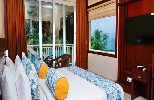 Devikolam Hotel | Aveda Munnar Mountains and Mist