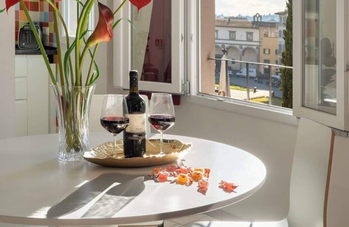 Santa Maria Novella Apartment | Avelli Pia Fourth Floor with 2 Bathrooms