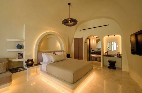 Pyrgos Hotel | Avelora Suites