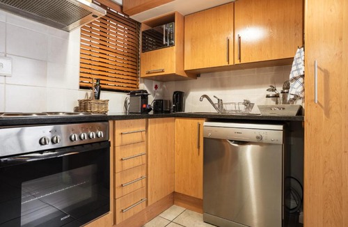 Stellenbosch Central Apartment | Avemore Eikehoff No 24 full back up power