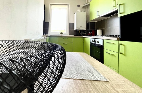 Tractorul Apartment | Aventurescu Studio Netflix and Parking