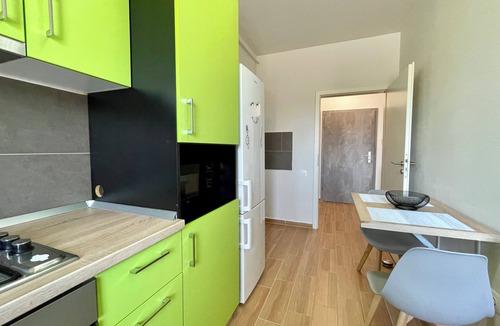 Tractorul Apartment | Aventurescu Studio Netflix and Parking