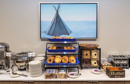 Mendenhall Valley Hotel | Aviator Suites Hotel Juneau Airport by Aspen Hotels