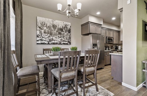 Medford House | Aviator-Themed, Fastest WiFi, 2 King Beds Home