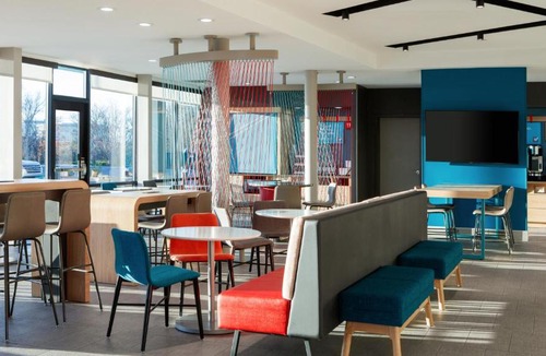 Oakdale Hotel | avid hotel Coralville - Iowa City by IHG