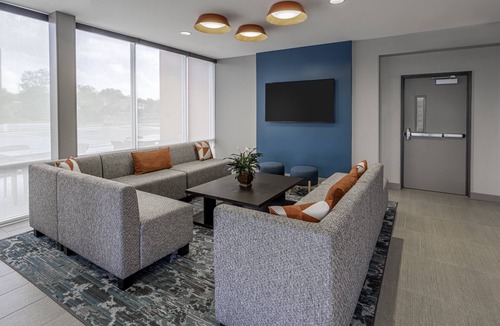 Waukesha Hotel | avid hotel Milwaukee West Waukesha by IHG