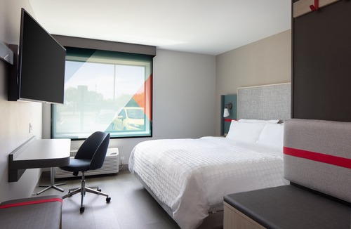 Madison Hotel | avid hotels Madison - Monona by IHG