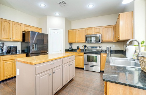 Crystal Gardens House | Avondale Abode: Pool, Lake Views & On-Site Fishing