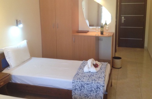 Ormos Panagias Hotel | Avra Hotel
