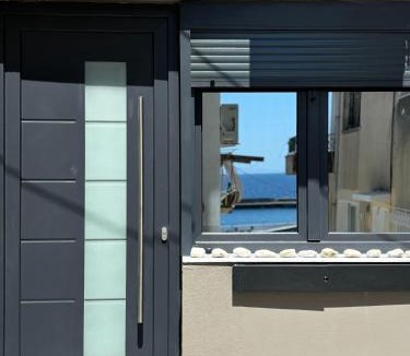 Plomari Apartment | Avra Suite
