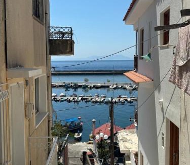 Plomari Apartment | Avra Suite