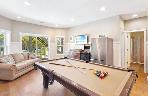 Ocean Sands House | Awakening Sun: Oceanfront, Pool, Theater, Dogs