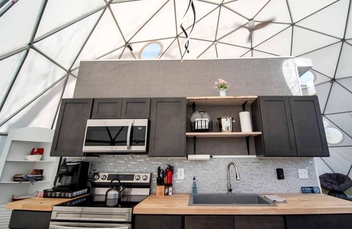 Coalmont Cabin | Award-Winning Glamping Dome with Panoramic Pond Views near The Caverns, Coalmont TN