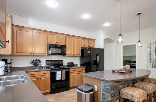 Tramonto House | Away from the hustle and bustle with private pool and 3 community poolsn