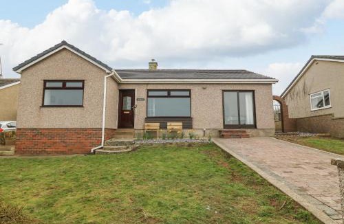 Llanfaelog House | Awelfryn