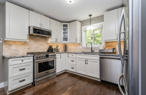Lafontaine Cottage | ✨Awenda Provincial Park Dream Cottage✨💫🏡🧿 * Hot Tub & Dog Friendly *