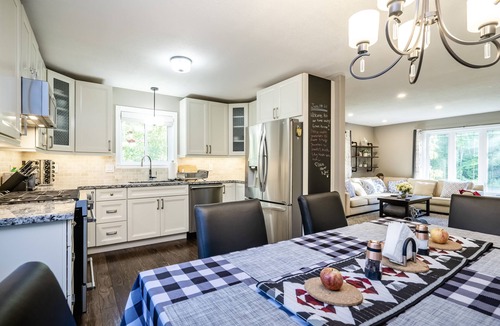 Lafontaine Cottage | ✨Awenda Provincial Park Dream Cottage✨💫🏡🧿 * Hot Tub & Dog Friendly *